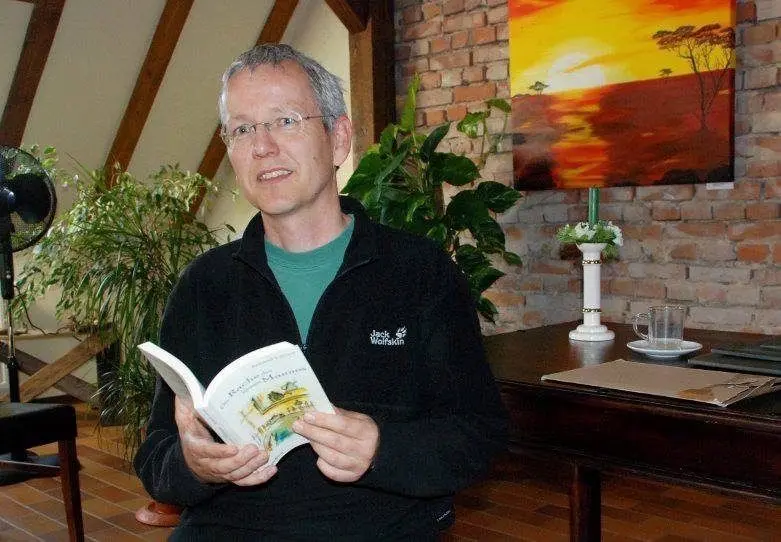 Der Autor Roland Lampe ist in Hohen Neuendorf aufgewachsen und hat lange dort gelebt. Das Foto stammt von einer Lesung in Kremmen.