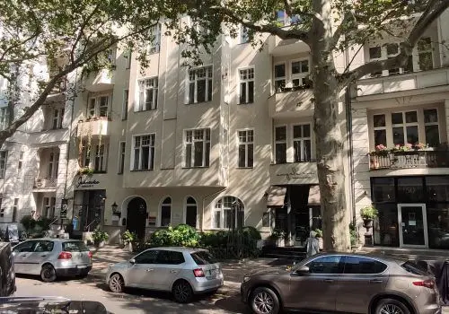 In der dritten Etage dieses Miethauses in der Giesebrechtstraße 11 in Berlin-Charlottenburg befand sich von 1939 bis 1945 „Kittys Salon".