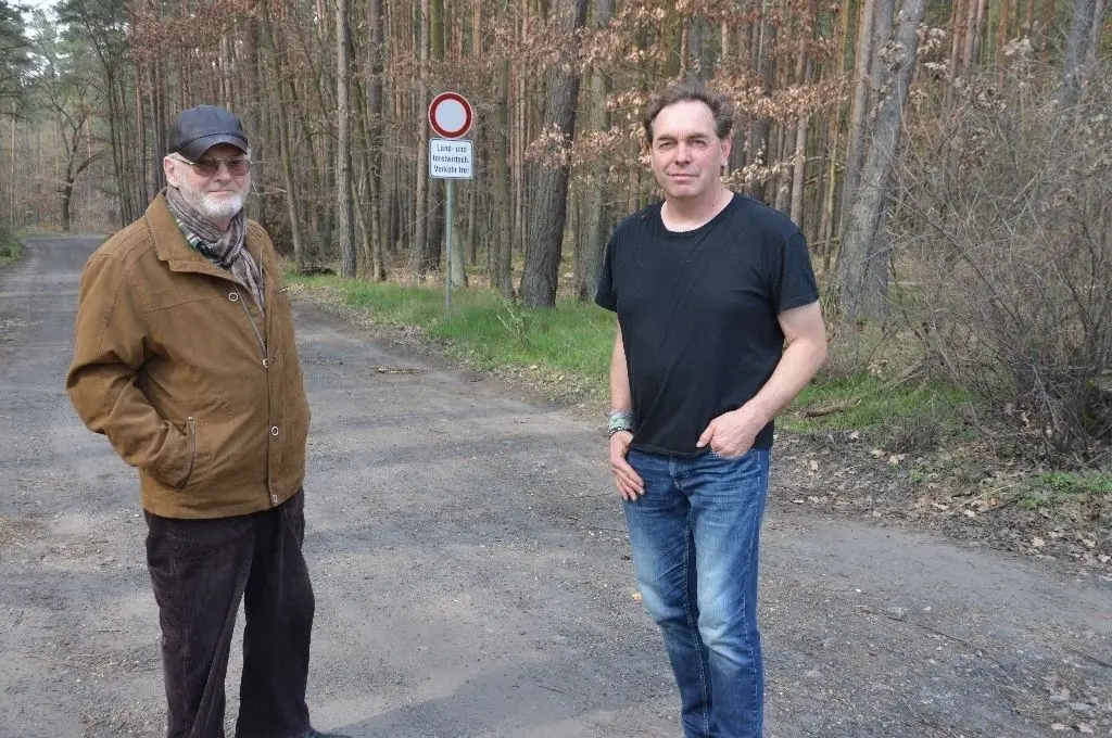 Sie wollen die Freienhagener Straße wieder geöffnet sehen: Herbert Kürschner und Michael Richter (r.) in Malz