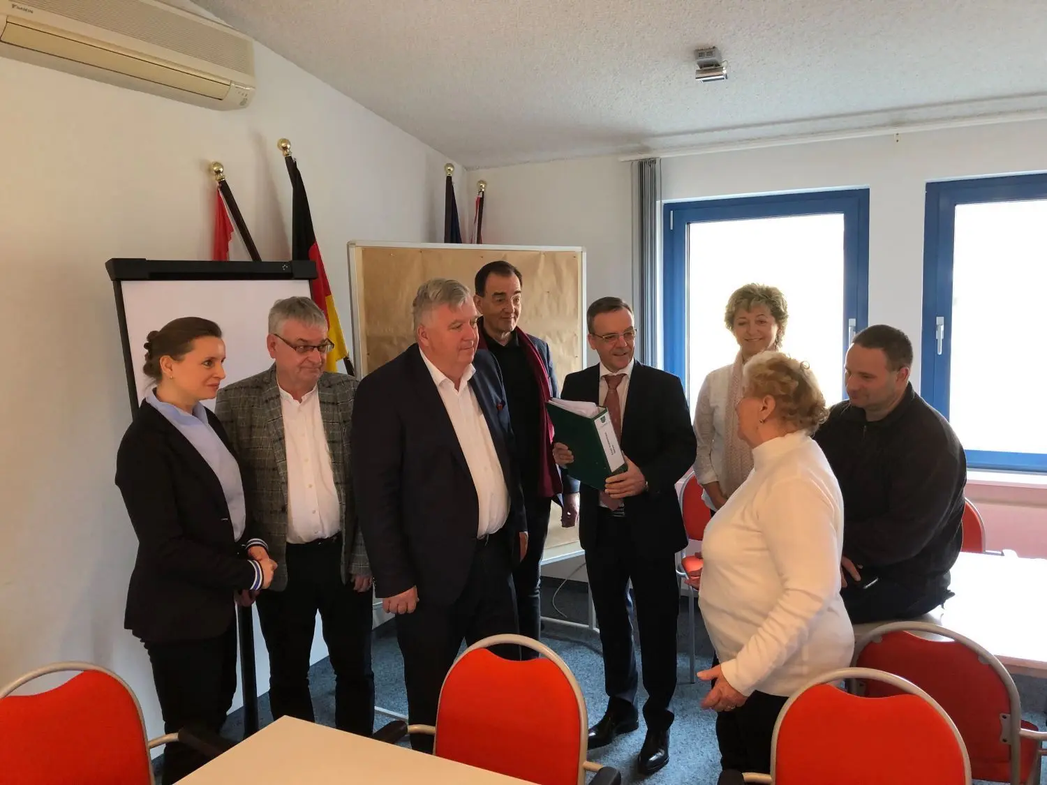 Reges Bürgerengagement: Übergabe der Unterschriften für den Erhalt des Krankenhauses  Seelow im Landratsamt am  21. März 2019.