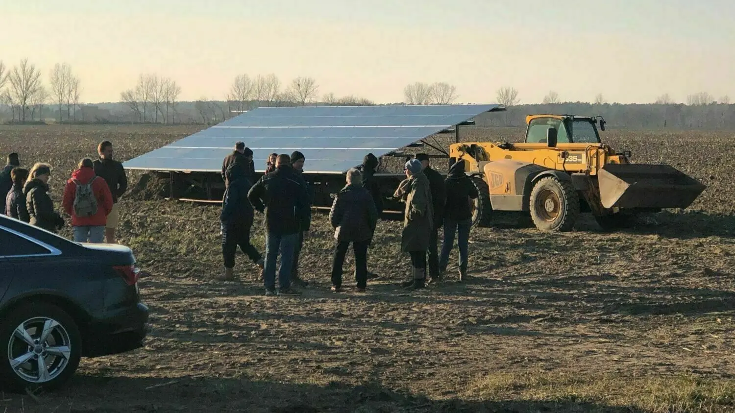 Solche Solarpanels könnten auf dem Acker hinter Groß Ziethen aufgestellt werden. Nicht alle Einwohner sind davon begeistert.