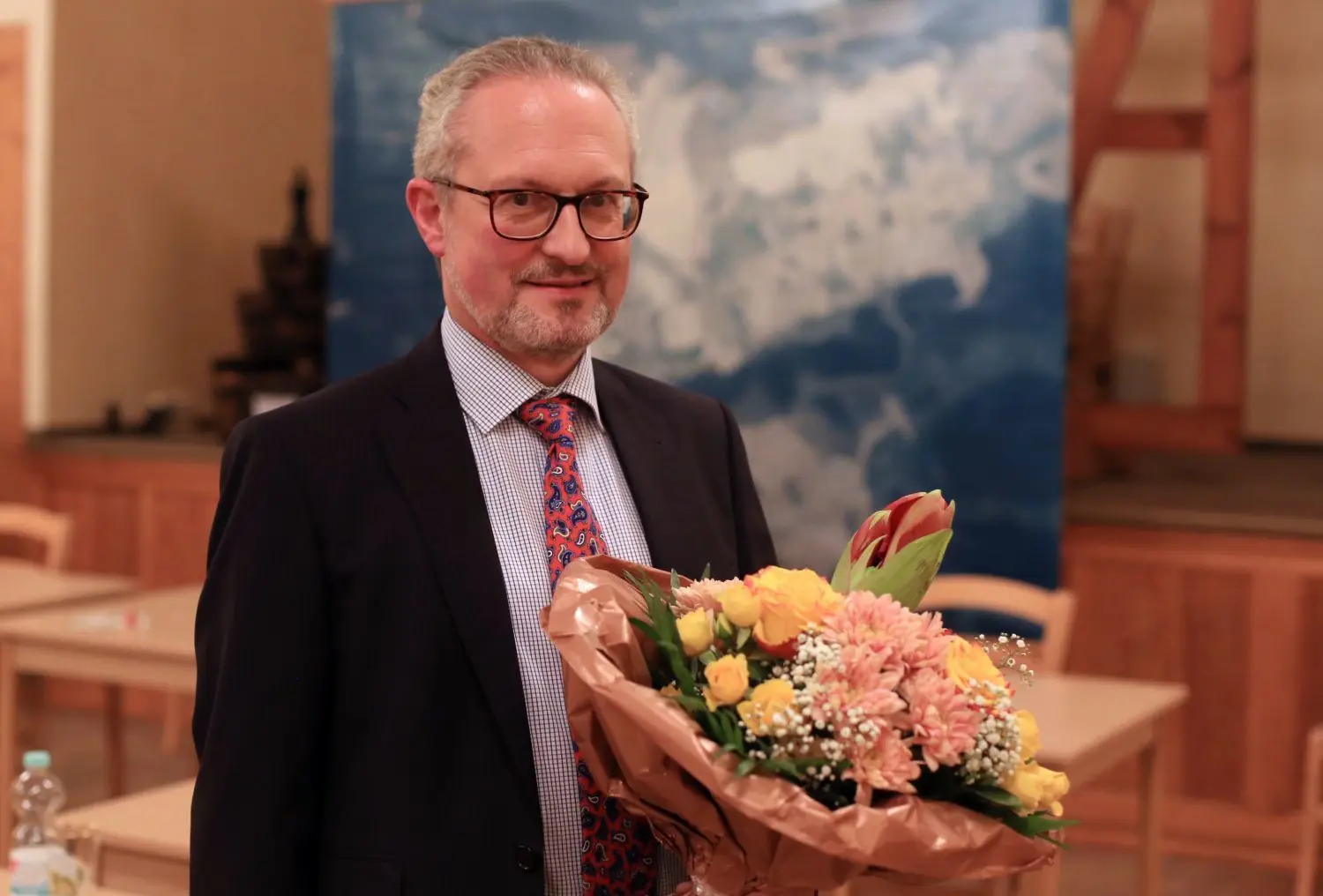 Hans-Joachim Blomenkamp aus Eberswalde ist zum neuen Amtsdirektor des Amtes Joachimsthal (Schorfheide) gewählt worden. Nach der Wahl durch den Amtsausschuss im Gemeindesaal von Friedrichswalde gab es Blumen für den neuen Verwaltungschef.