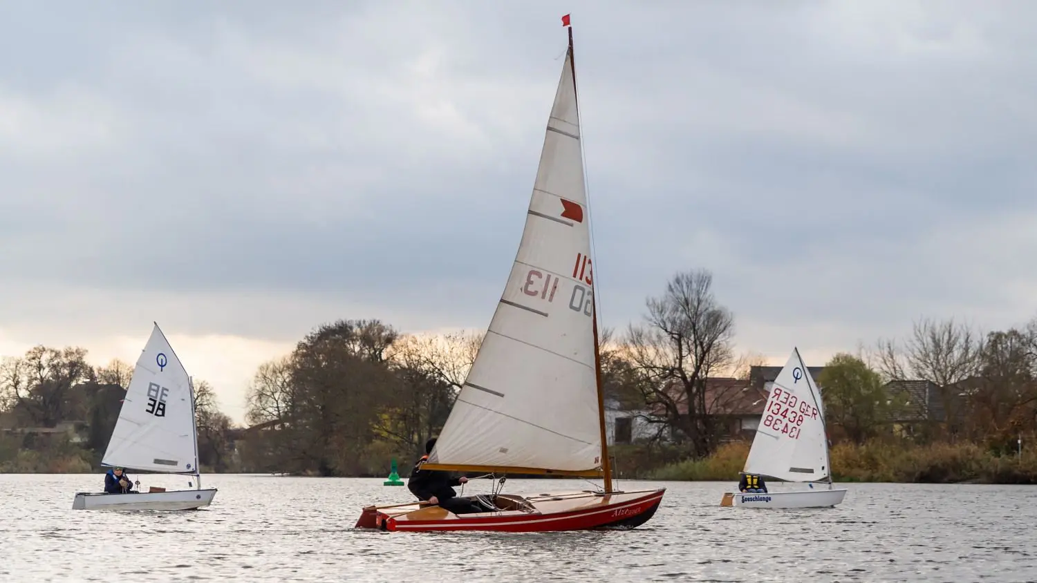 Zum Saisonende im Seesportverein Schwedt machen auch die Jüngsten noch einmal eine Ausfahrt mit mit ihren Optimisten und Segelbooten.
