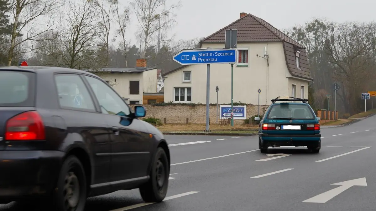 Würde verschwinden: die jetzige Anschlussstelle Finowfurt der Autobahn A 11. Auf- und Abfahrt würden etwa fünf Kilometer entfernt vom Ort neu gebaut werden.
Keine B 167, kein Autobahnanschluss: In Finowfurt soll die A 11-Auffahrt geschlossen werden, wenn die neue Ortsumgehung der Bundesstra�e gebaut wird. Bild 16.02.2012, Autobahnaschlussstelle
