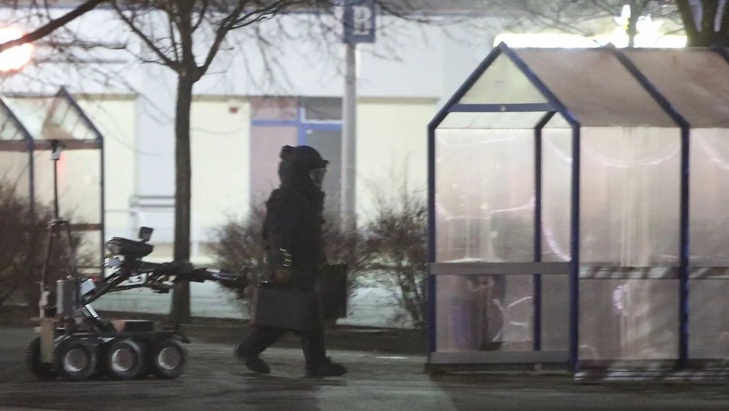 Dezember 2016: Terrorangst in Eisenhüttenstadt – damals war ein herrenloser Koffer am City Center gefunden worden. Sprengstoff-Spezialisten der Polizei waren vor Ort, das Einkaufszentrum wurde evakuiert.