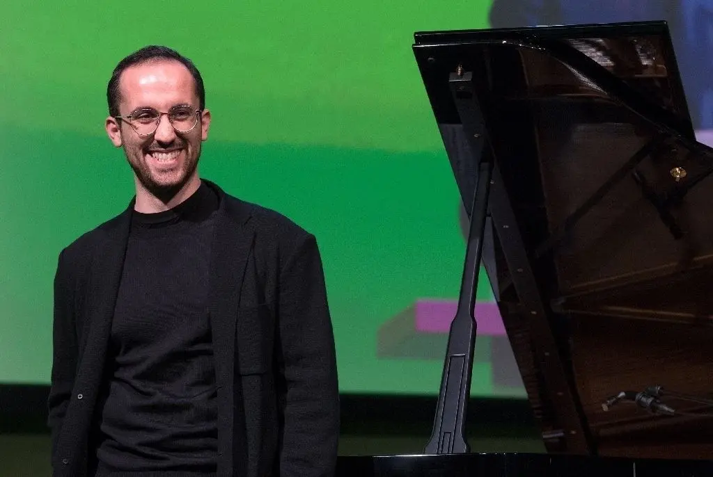 Der Pianist Igor Levit spielt jeden Abend ein Konzert auf Twitter.