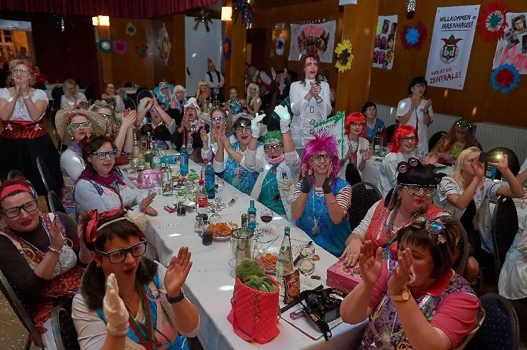 Legendär: Weiberfasching der Freienwalder Karnevalsgesellschaft, hier 2018, im Kurtheater.