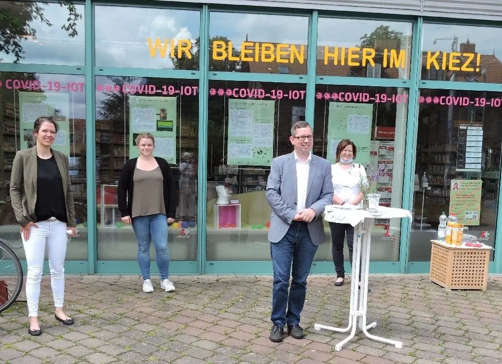 Ausstellungseröffnung: Olga Willner, Evelyn Cimander, Bezirksbürgermeister Oliver Igel, und Sybille Witte (v.l.).