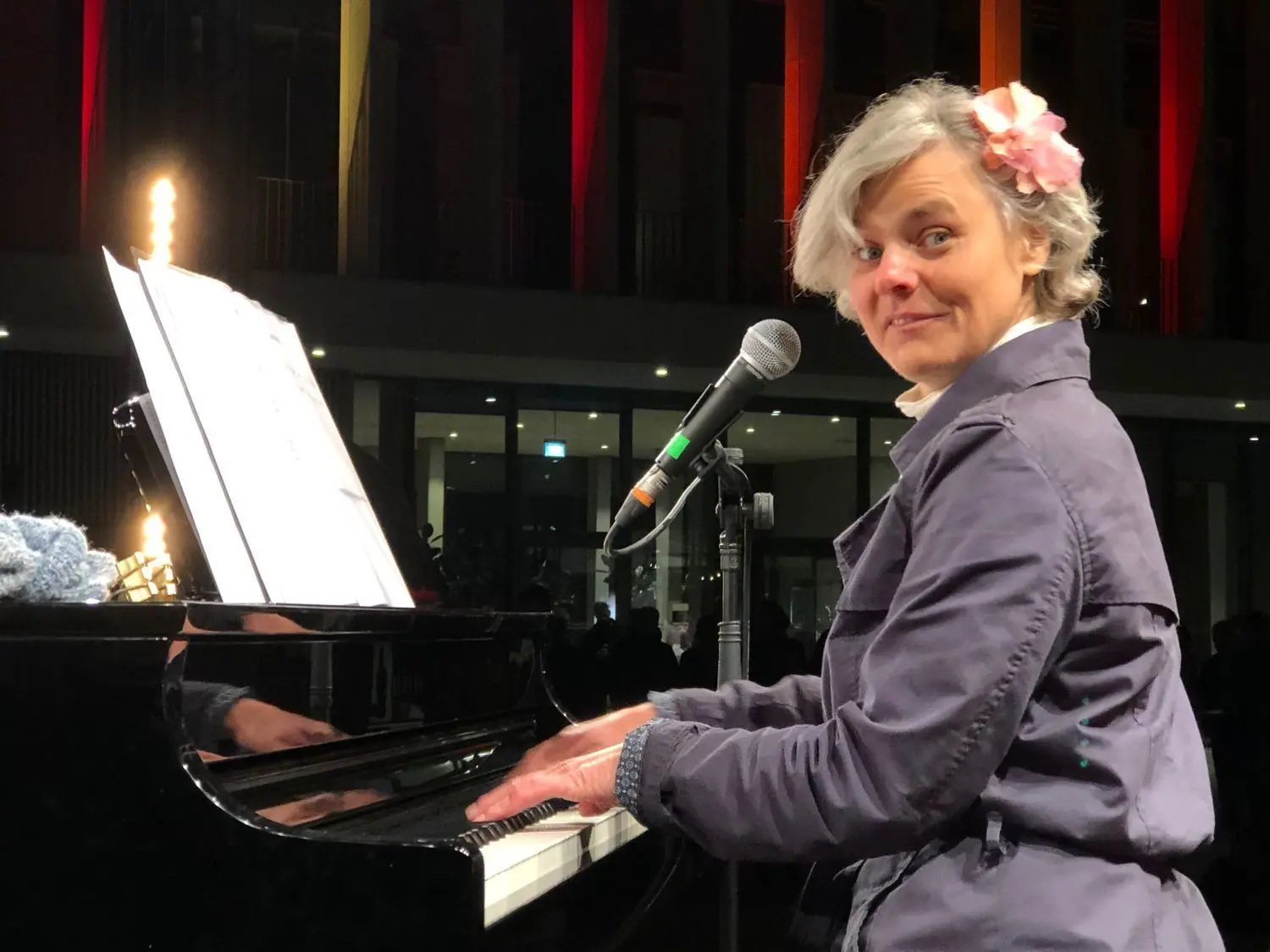 Annette Wizisla & Makondo ließen mit ihrer mitreißenden Musik auf fünf Ländern die Füße des Publikums kribbeln und animierten zum Tanzen.