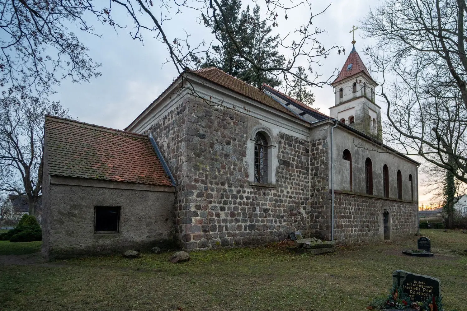 Feldsteine prägen den Ursprung der Kirche Gellmesrdorf, die 1826 weitgehend umgebaut wurde.