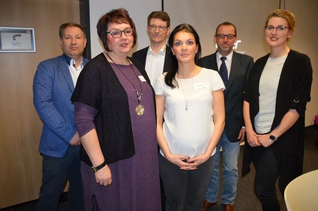 Sie stehen an der Spitze des Tourismusvereins: Dem neuen Vorstand gehören (von links) Sigunde Kühne, Denise Deutsch (Geschäftsführerin), Jennifer Bernard sowie Sebastian Groß (Schatzmeister), Kay Duberow und Andreas Steffen (Vorsitzender) an. Auch Björn Lüttmann (MdL) ist weiterhin dabei, konnte an der Mitgliederversammlung aber nicht teilnehmen.