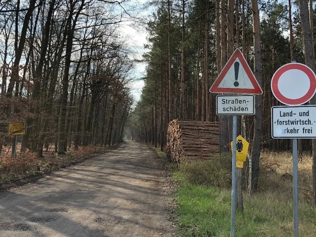 Die Schilder stehen auch in Freienhagen.