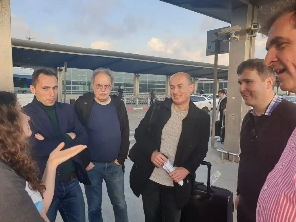 Erste Begegnung der Oranienburger am Flughafen (v.l.): IHK-Regionalcenterchef Philipp Gall , Schulleiter Dieter Starke, Wolfgang Hiepen (Stadtverwaltung), Alexander Laesicke und Karl-Dietmar Plentz
