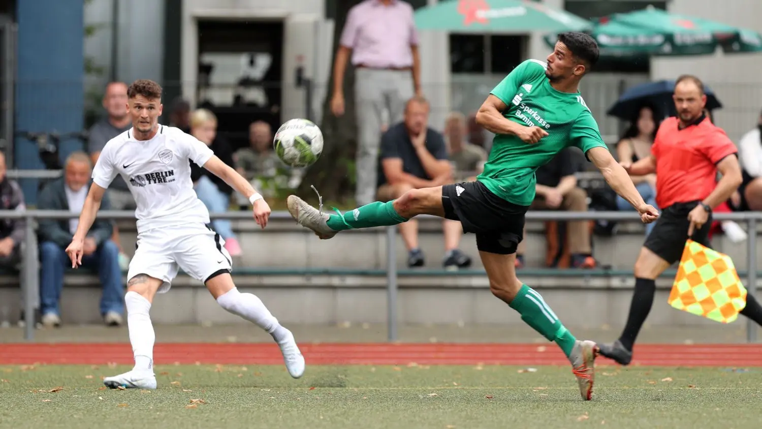 Heimsieg: Das erste Barnim-Derby entschied die TSG Einheit am Sonnabend für sich. Preussen Eberswalde (in Grün) unterlag mit 1:3.