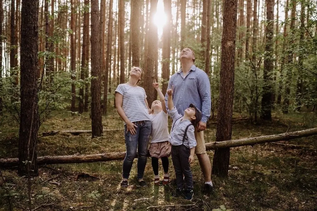 Ein Familienporträt: Sophie Brand spielt mit natürlichem Licht.