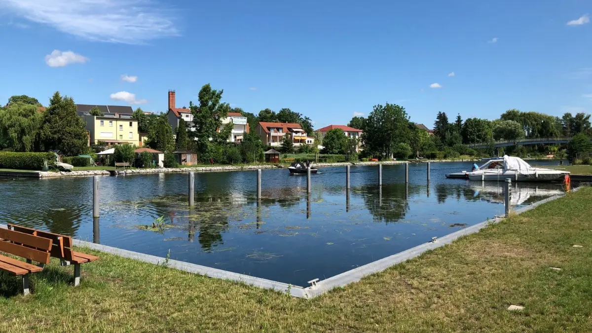 Ein Treffpunkt zum Wasserfest: die neue Marina am Museumspark Rüdersdorf
Rüdersdorf, Juli 2021 die neue Marina am Museumspark