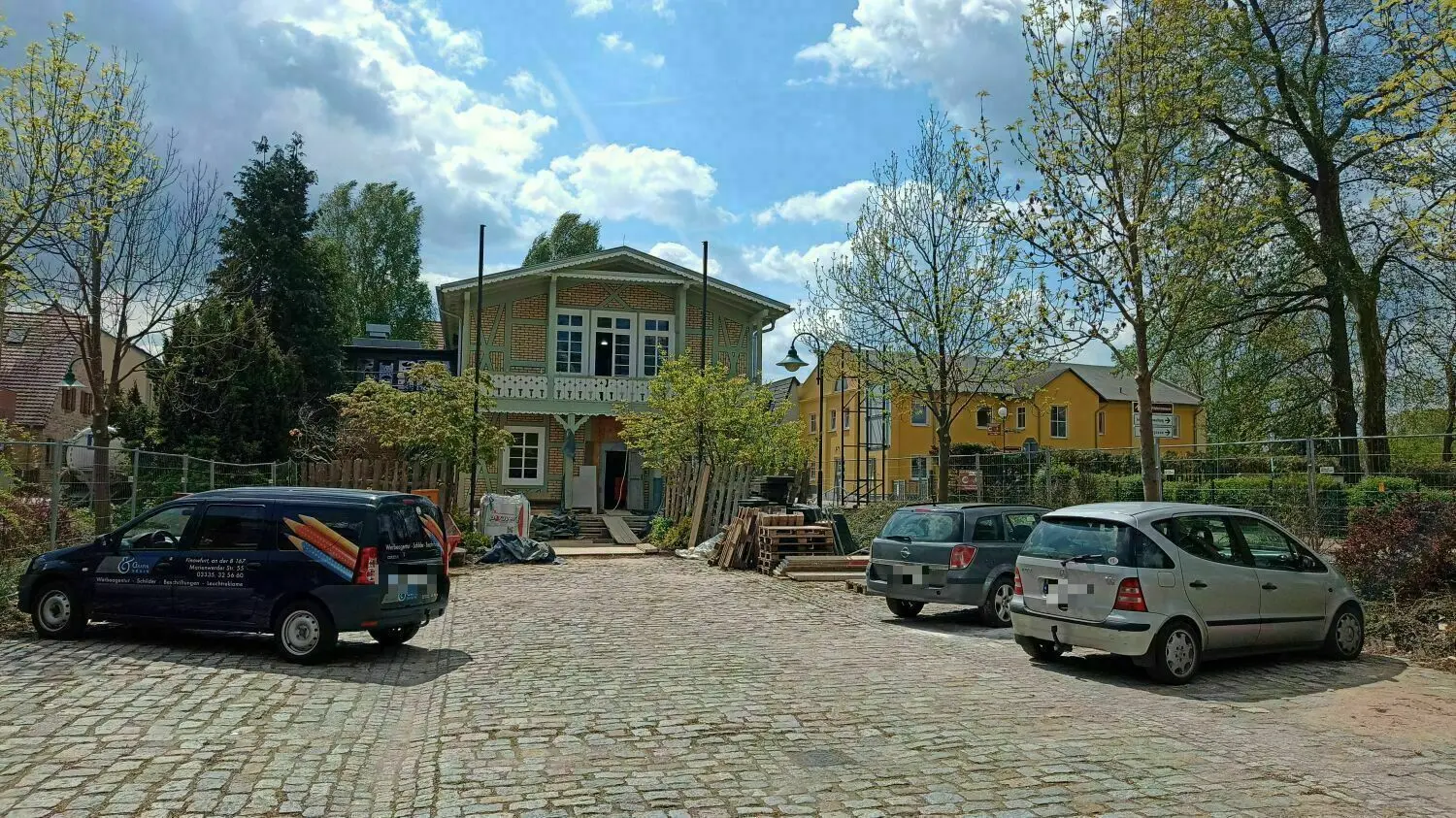 Das zukünftige Dorfgemeinschaftshaus in Finowfurt wird ökologisch saniert. Es befindet sich in unmittelbarer Nähe zur Dorfkirche Schöpfurth und zum Erzbergerplatz.