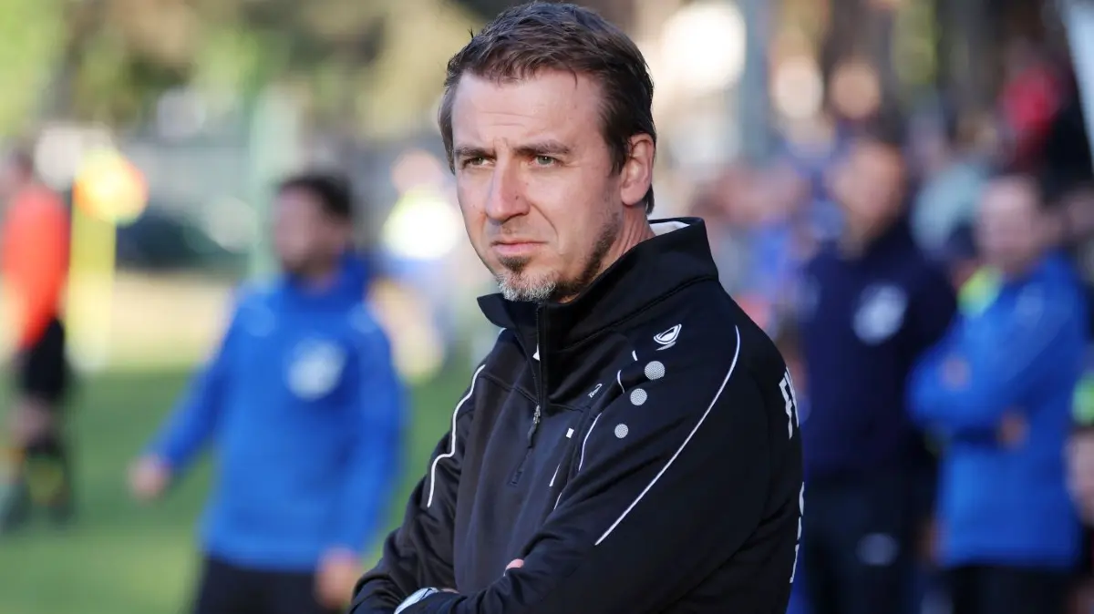 Neuer Mann: Ronald Mersetzky übernimmt bei Union Fürstenwalde. Robert Fröhlich wird ihm künftig als Co-Trainer assistieren.
Eisenhüttenstadt Stadion, Fussball Landesliga Süd, FC Eisenhüttenstadt - FV Erkner, Trainer Ronald Mersetzky
FOTO BENK 02.06.2023