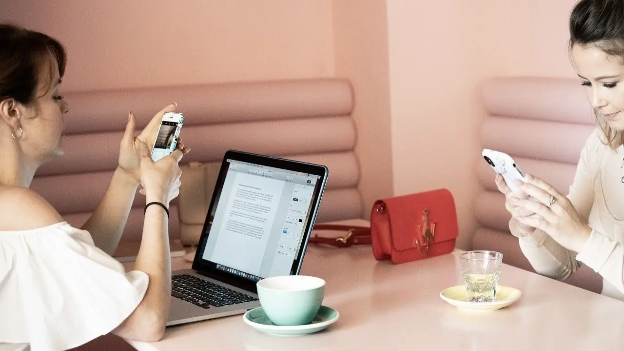 Girls Like Us. Kanadische Feel-Good- und Social-Media-Komödie