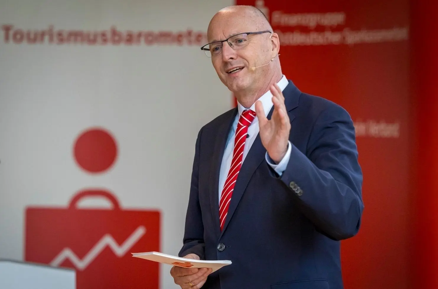 Brandenburgs Tourismus hat die Corona-Krise hinter sich gebracht: Ludger Weskamp, Geschäftsführender Präsident des Ostdeutschen Sparkassenverbandes, stellt das Tourismusbarometer vor.