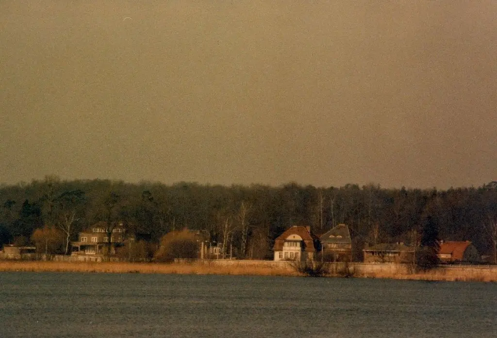 Abgeriegelt: Sacrow war durch die Mauer vom Wasser abgeschnitten, wer in den Ort wollte, brauchte eine Sondererlaubnis.