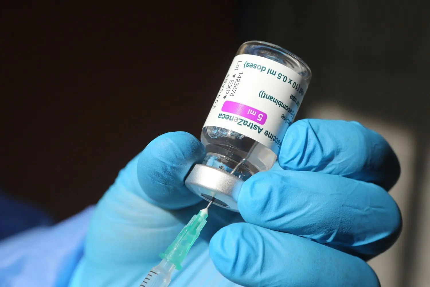 Auch Deutschland setzt Corona-Impfungen mit dem Präparat des Herstellers Astrazeneca vorsorglich aus. Das teilte das Bundesgesundheitsministerium am Montag mit.