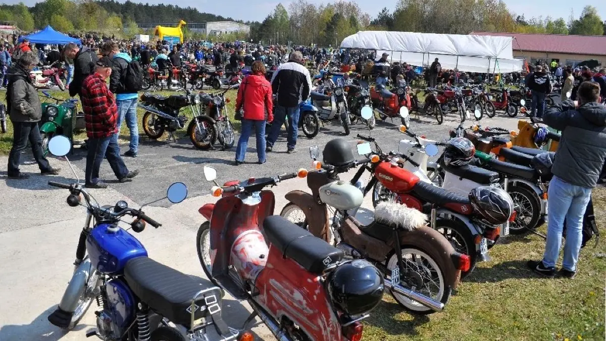 In Bad Freienwalde wurden vier Jugendliche beim Diebstahl eines Mopeds beobachtet. Drei von ihnen konnten flüchten. (Symbolbild)
Simsontreffen in Bernau
1.Mai 2018 Archiv