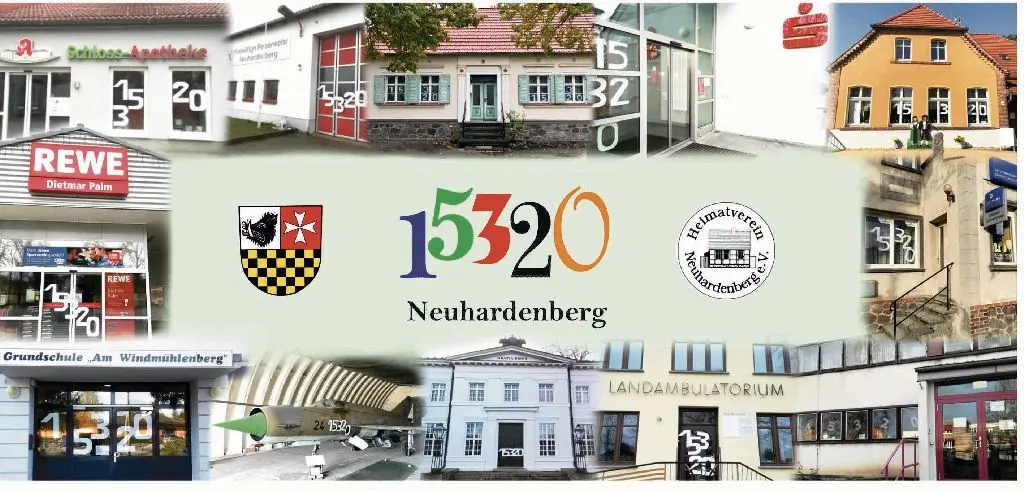 Eine Postkarte wirbt schon für das markante Datum 15320 in Neuhardenberg: Verschiedene Einrichtungen wie die Schule, das Landambulatorium und etliche Geschäfte schmücken ihre Häuser schon mit der bevorstehenden Zahlenreihe.