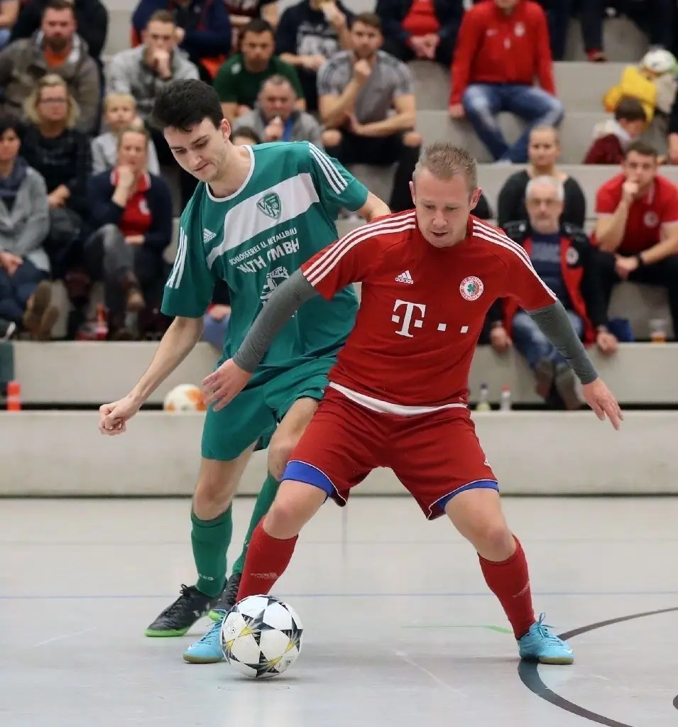Kleines Finale: VfL Vierraden besiegte SpG Göritz/Schmölln mit 3:2. Dawid Trezwinski (rechts) glich zwar für die Göritzer den 0:2-Rückstand aus, er verschoss später aber den entscheidenden Neunmeter.
