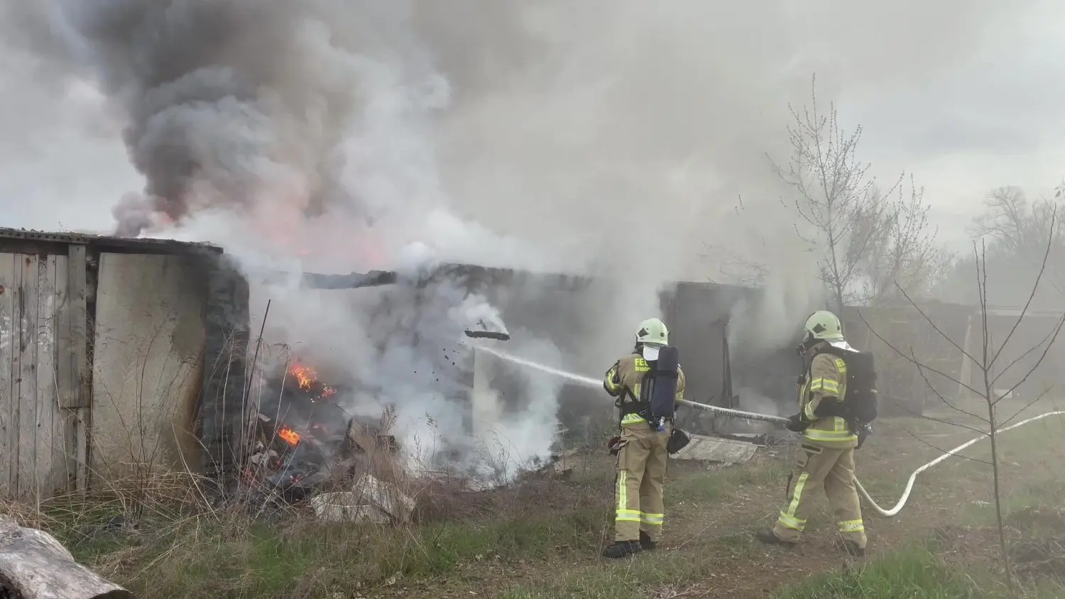 Feuer im Garagenkomplex in Brandenburg an der Havel.