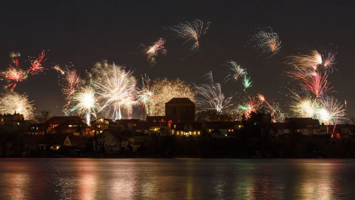 So sah das Feuerwehr 2018/2019 über Strausberg aus. Wie wird es wohl am kommenden Wochenende sein?
Feuerwerk Neujahr 2018