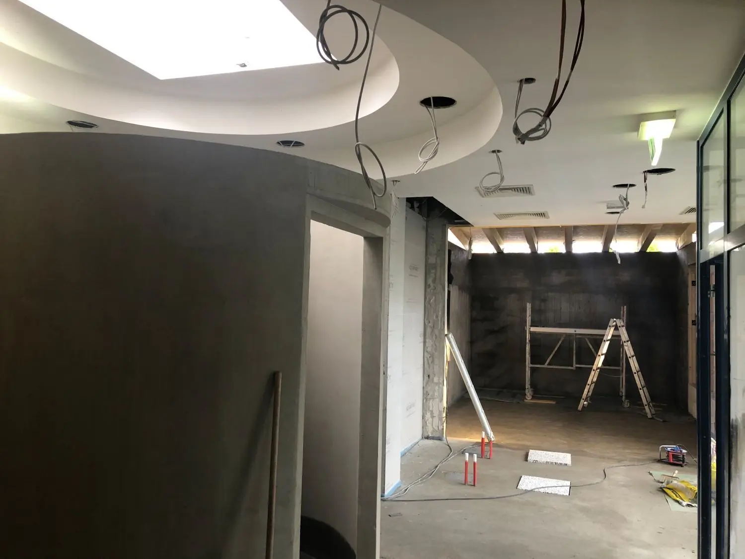 Noch sind es nackte Wände: Viele Trockenbauwände zeugen von einem komplett neuen Zuschnitt der Sauna.