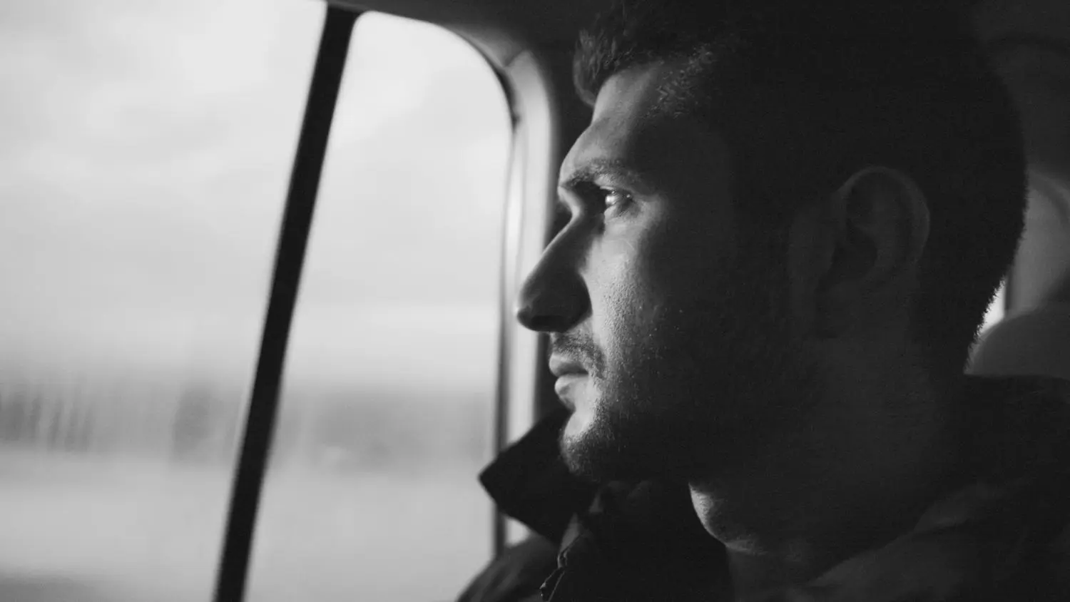 Andriy Suleiman in „This Rain Will Never Stop“. Mit seiner Familie floh er 2012 aus Syrien in den Osten der Ukraine. Zwei Jahre später brach dort ebenfalls der Krieg aus.