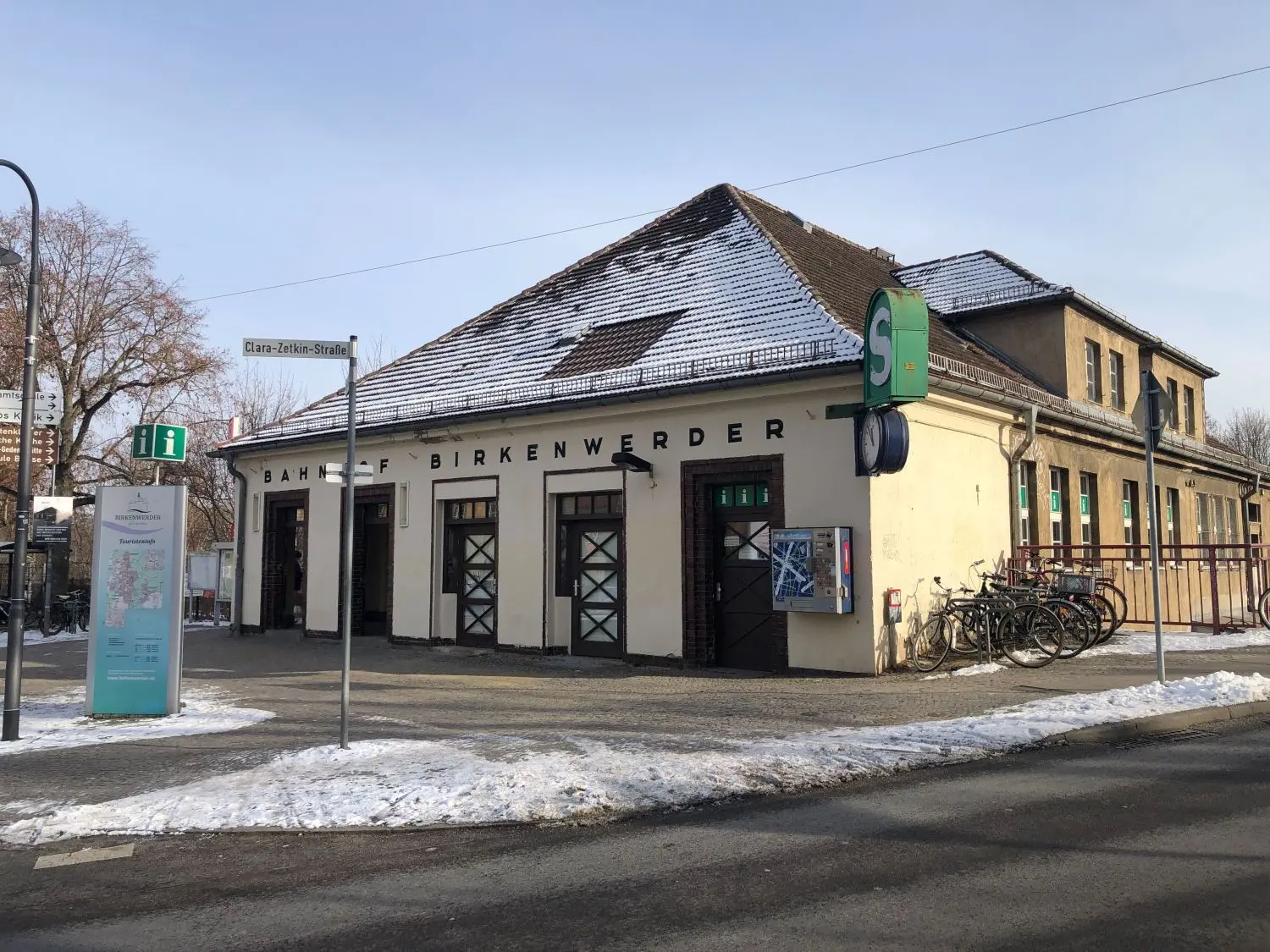 Der Bahnhof Birkenwerder soll langfristig umgebaut werden. Geplant sind ein zweiter Zugang und neue Bahnsteige für den Regionalverkehr.