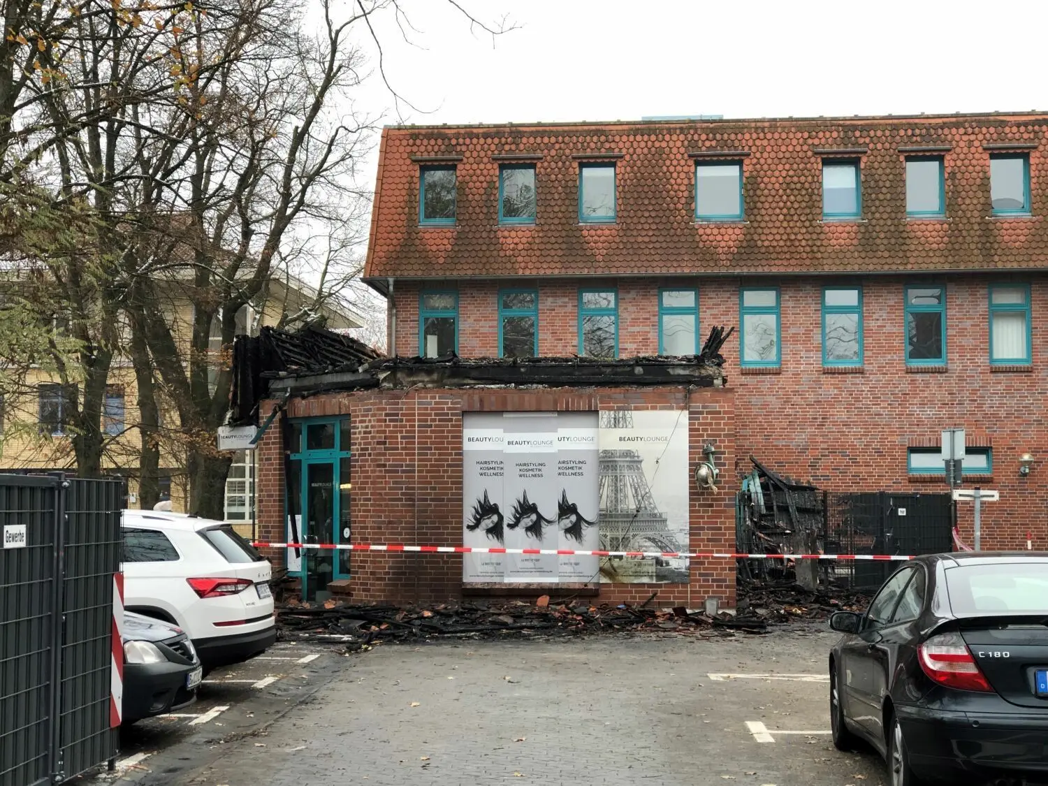 Brand in Oranienburg: Friseur ist nur noch eine Ruine – die Betreiberin
