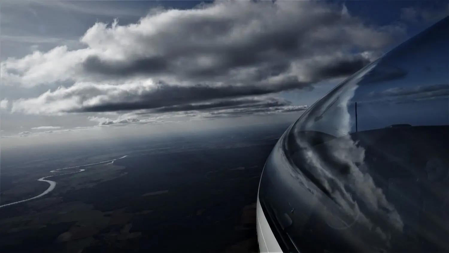 Unvergessliche Erlebnisse: Auf ihren bis zu 1000 Kilometer langen Tagestouren erleben die Piloten wechselnde Landschaften und Wetterphänomene.