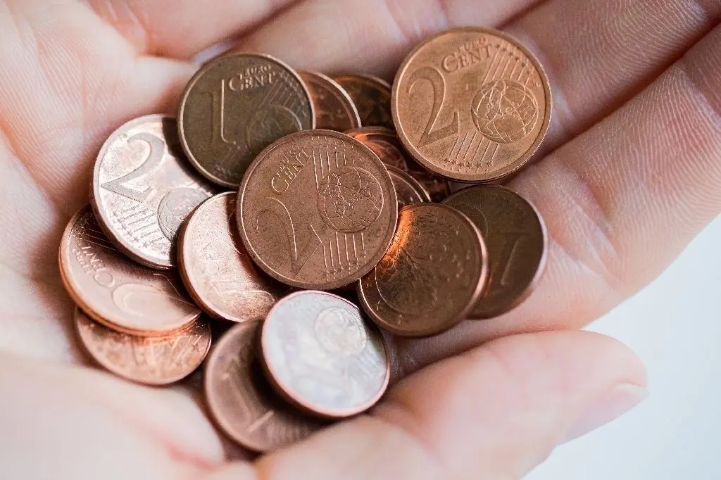 Kleine Münzen: Die Händler haben sich damit arrangiert. Bei den Banken verursachen sie Kosten.