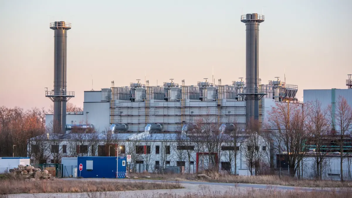 Das Kraftwerk der Stadtwerke Frankfurt (Oder) am Hohen Feld: Von hier aus wird Fernwärme in die Stadt geliefert.
Die Stadtwerke in FRankfurt (Oder) in der Abendsonne.