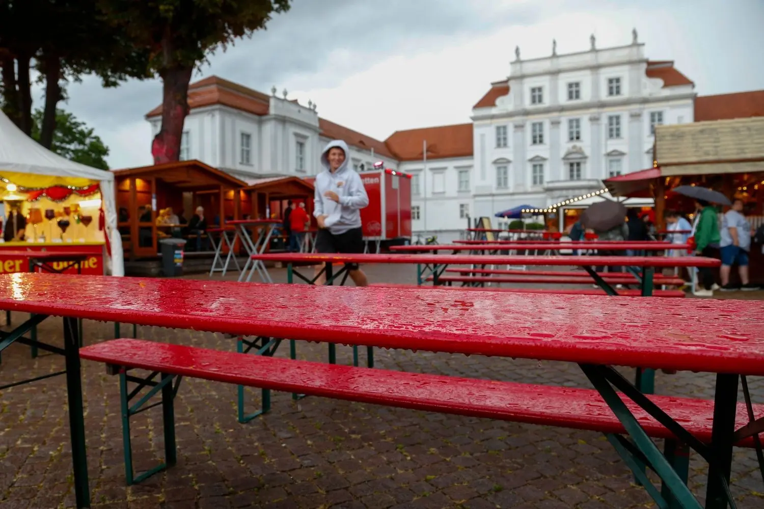 Stadtfest 2023 in Oranienburg - Rummel, Regen, Fahrgeschäfte und jede Menge Musik.
