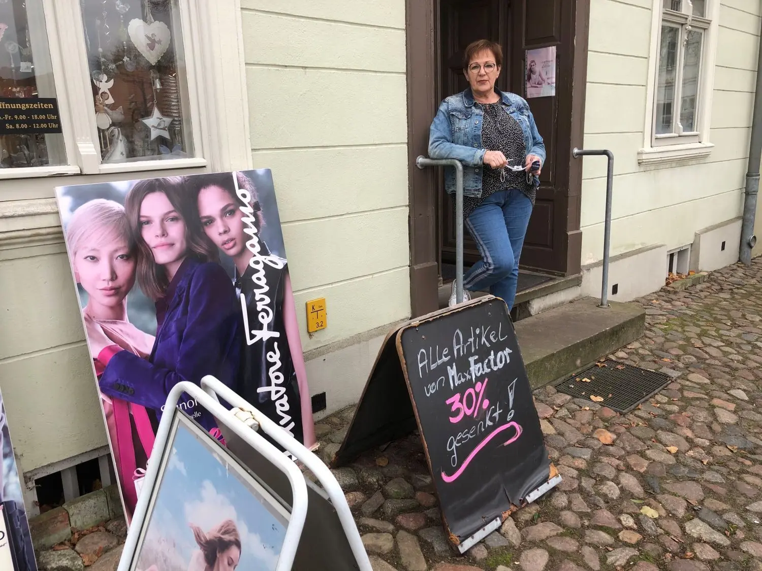 Wo früher Hannelore Wurow Parfüm verkaufte, zieht jetzt die Stadtbibliothek ein.