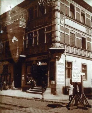 Ein Streifzug durch die Zeit - Löwenapotheke in Frankfurt (Oder) im Wandel der Zeit 1927, 1986 und 2019