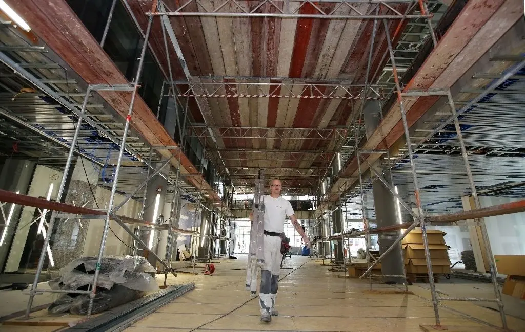 Baustelle Schalterhalle. Die Hauptgeschäftsstelle der Sparkasse Barnim wird zum Beratungscenter umgebaut. Für die Kunden wurde gegenüber, in den Michaelisgärten, eine Interimsfiliale eingerichtet.
