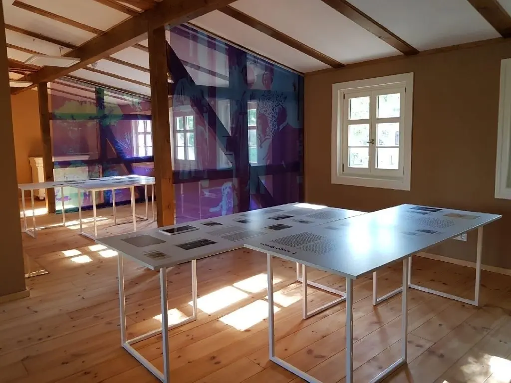 Aufgebaut: Die Ausstellung über Hugo Simon im Dachgeschoss des Kultur-Schweizerhauses.