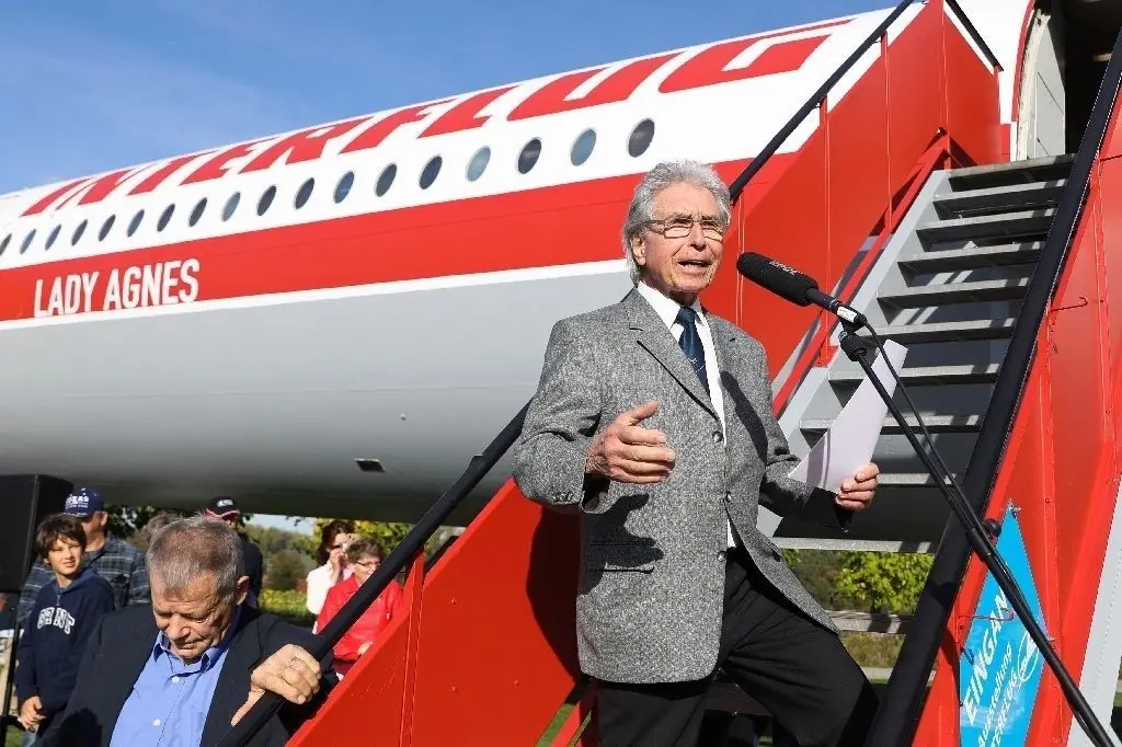 Flugkapitän Heinz-Dieter Kallbach schilderte in seiner Rede noch einmal die nicht riskiofreie Landung der IL 62 am Gollenberg.
