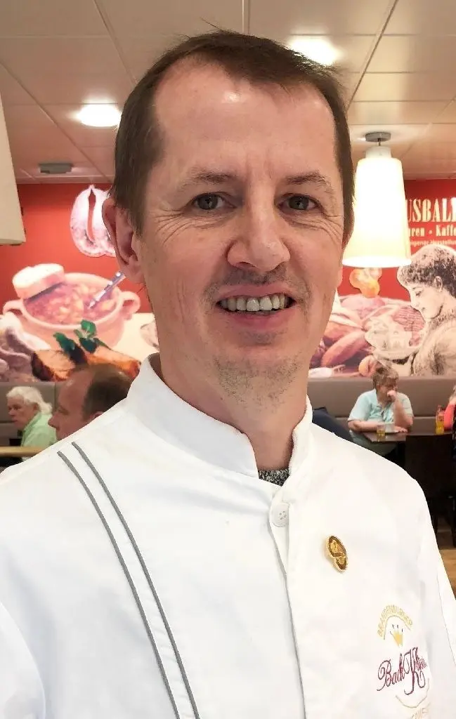Gibt Kleingeld schnell wieder ab: Bäcker Thomas Hausbalk.
