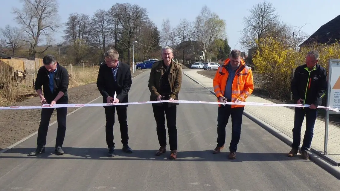 Endlich ist es soweit: Der Mühlenweg in Schwante wurde nach langer Bauzeit freigegeben.