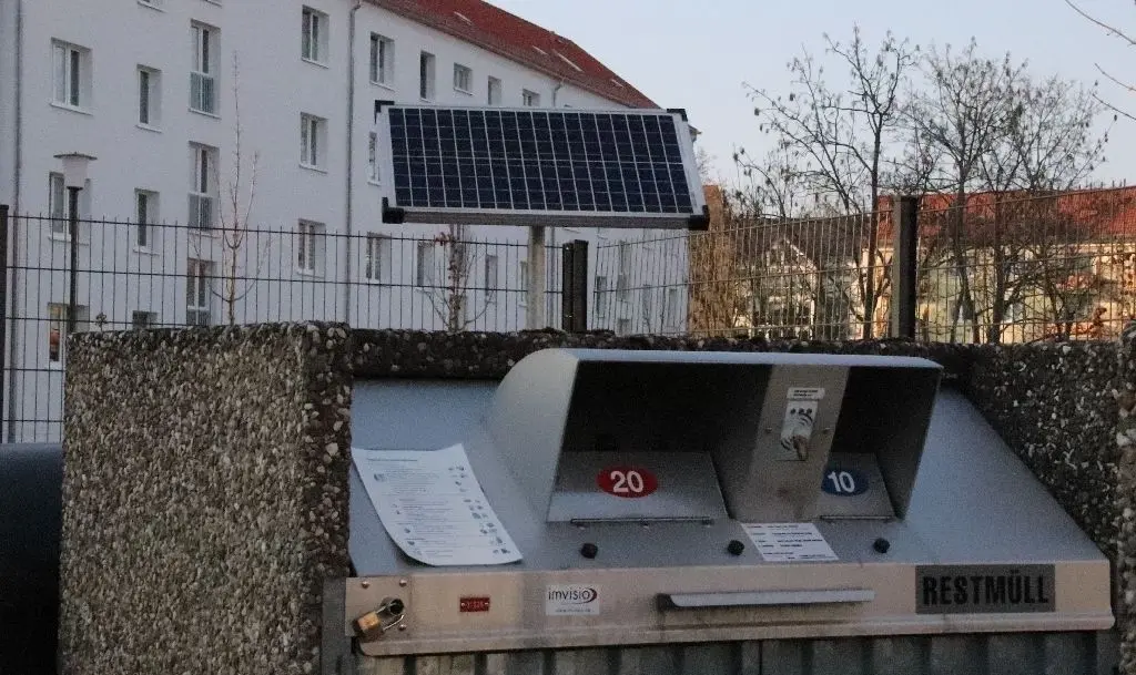 Umweltfreundliche Technik: Der Strom für die Registrierungsanlage der Müllentsorgung wird aus der Energie der Sonne gewonnen.