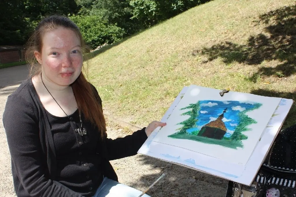 Marie Thiele aus Mörz ist schon zum zweiten Mal zum Fläming-Farben-Fest dabei und hat ihr Hobby, das Malen, während der Corona-Krise noch mehr für sich entdeckt.