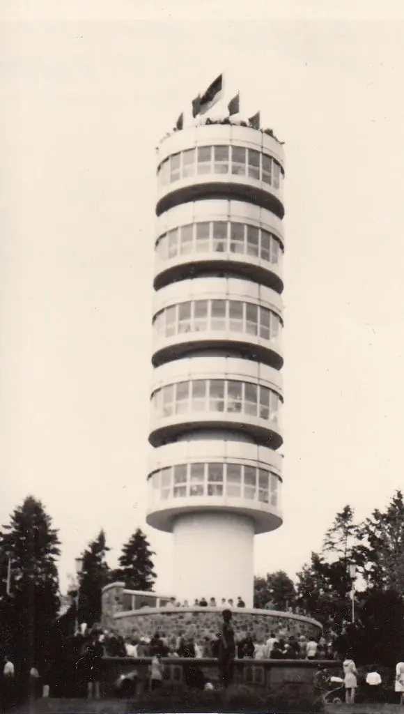 Der Aussichtsturm am 7. Oktober 1974, dem Tag seiner Einweihung.