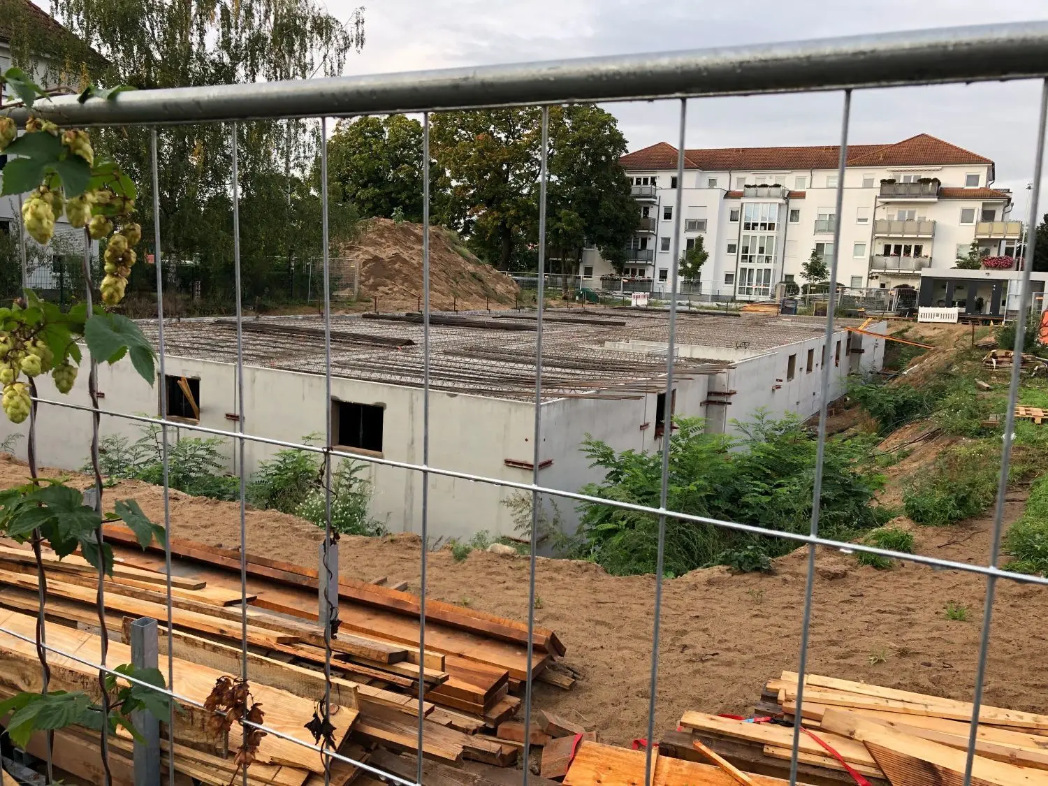 Die Tiefbauarbeiten schreiten voran. Ob es bei den Bauarbeiten zum Kabelklau gekommen ist, wird derzeit geklärt.